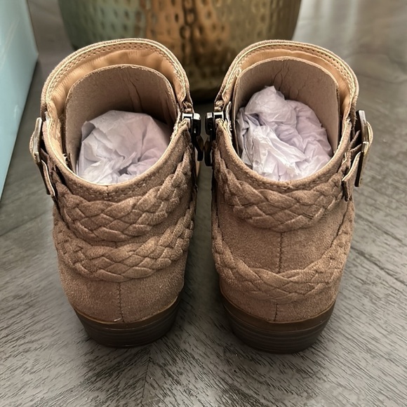 LIFESTRIDE Adriana Booties - Picture 6 of 12